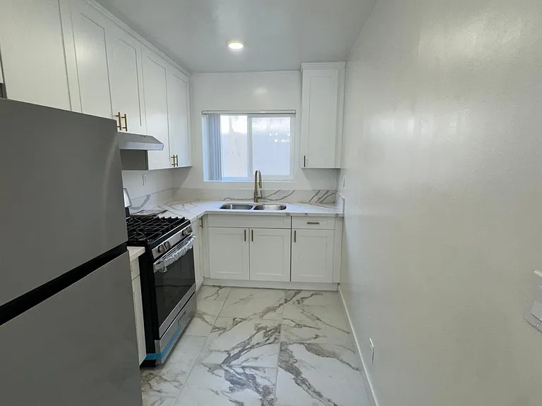 1757 Serrano — Photo 14