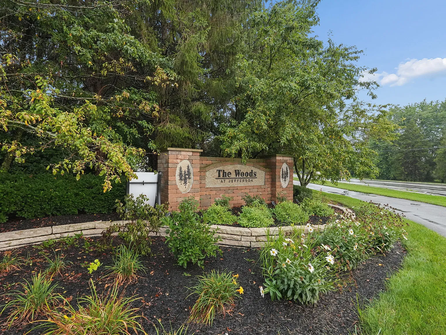 3 bed, 2.5 bath, 2514 sqft, $2,195 — Photo 1