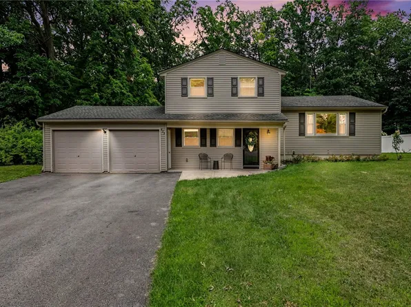 425 Tara Ln, Webster, NY 14580