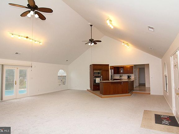 5th image of 3808 Falls Rd