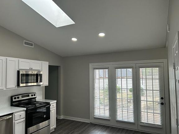 5th image of 1330 Iris Ln