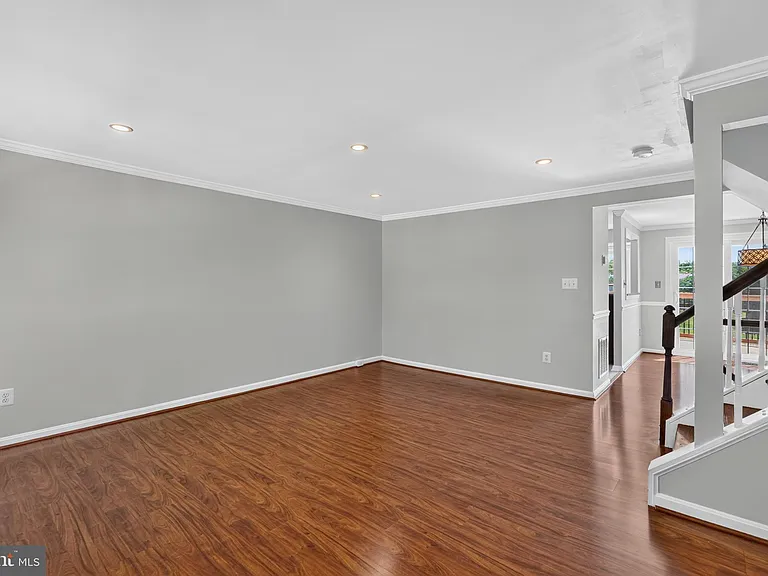 6453 Linleigh Way — Photo 3