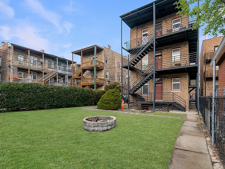1303 W Flournoy St #2R — Photo 14