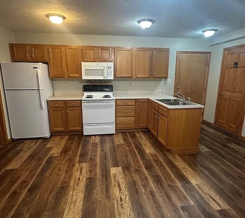 200 W 2nd St