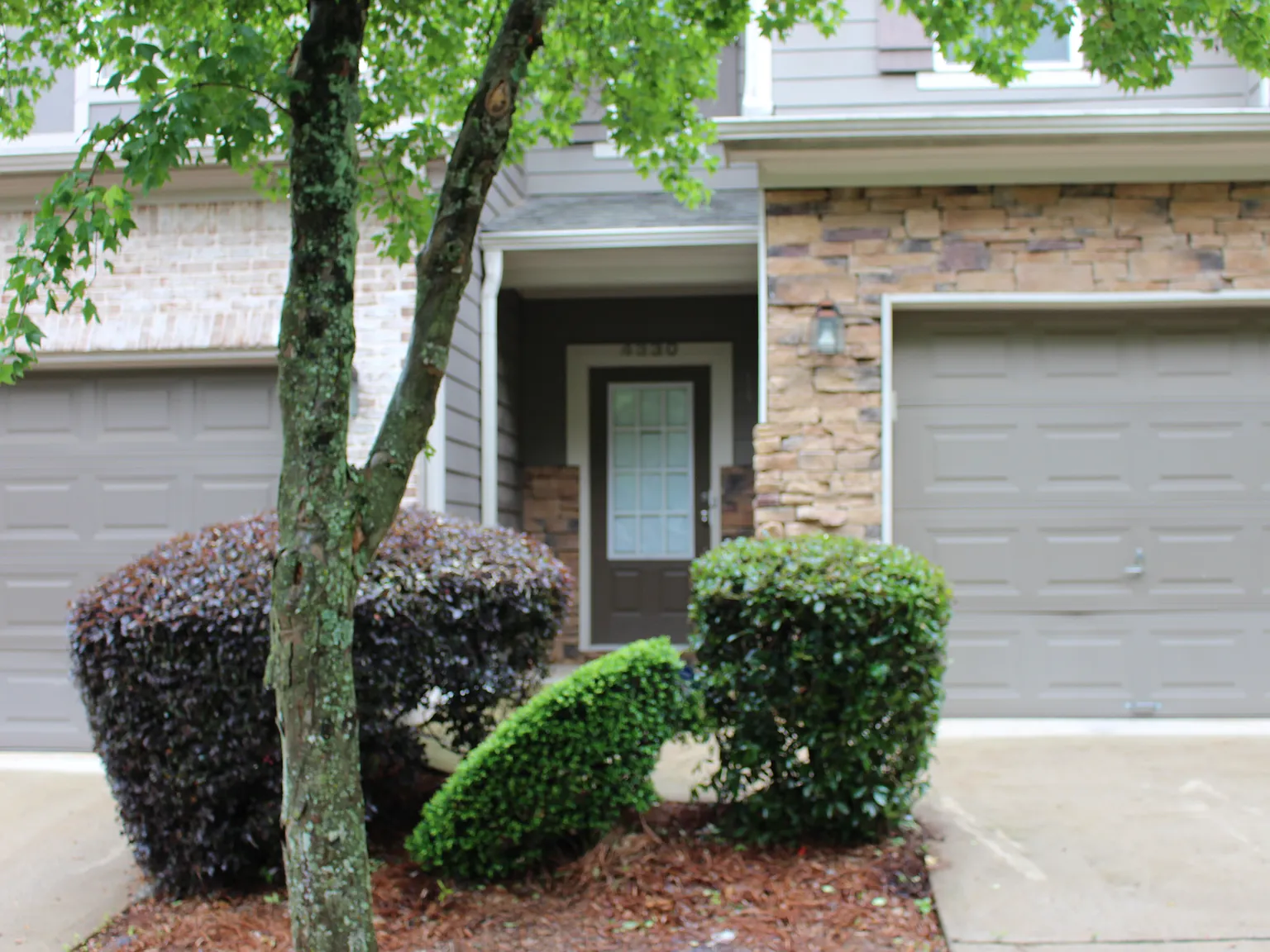 3 bed, 2.5 bath, 1978 sqft, $2,600 — Photo 2
