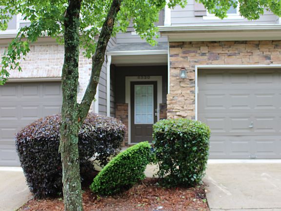 View of the front entrance/Garage