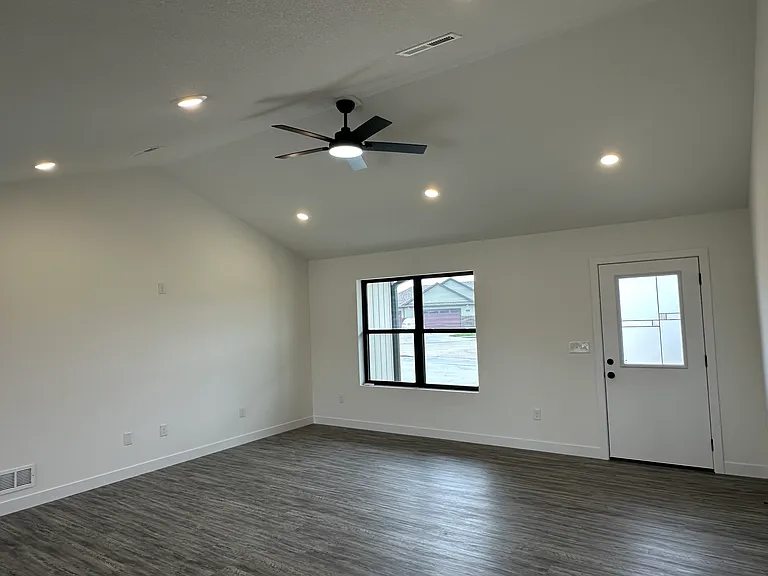 14842 Welch Dr — Photo 6
