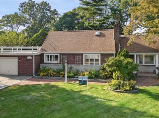 11 Muncey Rd, Bay Shore, NY 11706