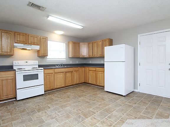 5th image of 1190 Capitol Blvd