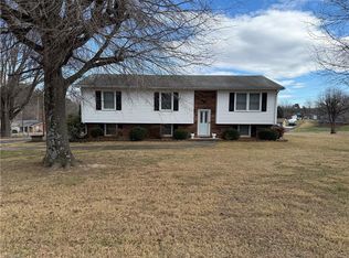 138 Highland Ave, Mount Airy, NC 27030