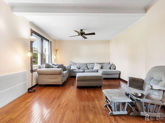 4th image of 421 N Lincoln Ave