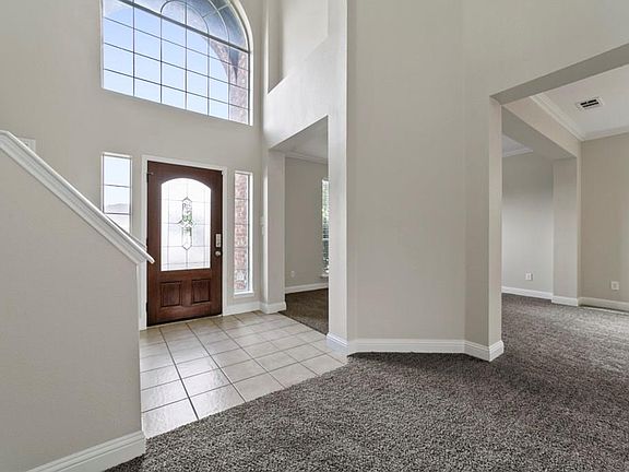 3rd image of 15835 Ducote Dr