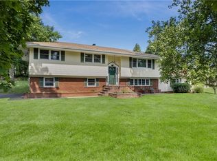 10 Hollow Ln, Poughkeepsie, NY 12603