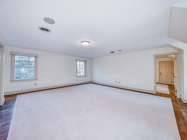 9720 Burnett Dr — Photo 44