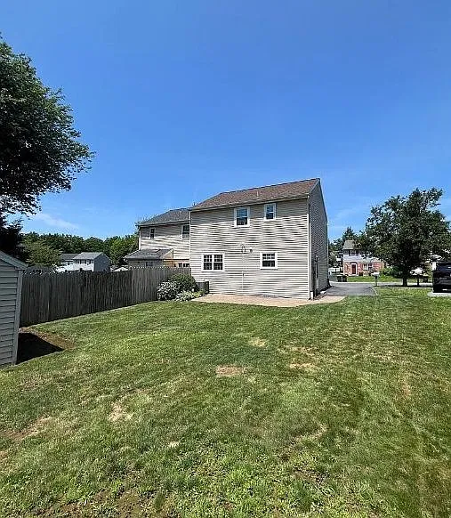 3 bed, 1.5 bath, 1296 sqft, $2,200 — Photo 4