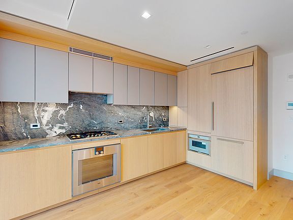 4th image of 101 W 14th St #9B