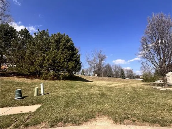4113 Hidden Valley Dr, Saint Joseph, MO 64506