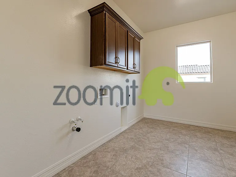 19407 W Seldon Ln — Photo 38