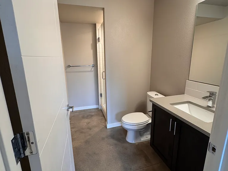 Ground floor bedroom full bath.
