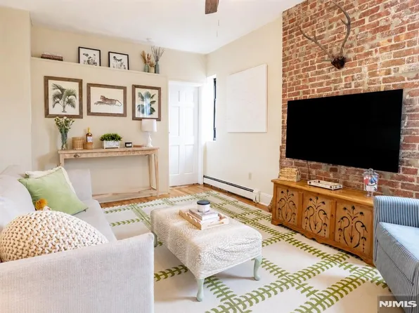 95 Willow Ave APT 4B, Hoboken, NJ 07030