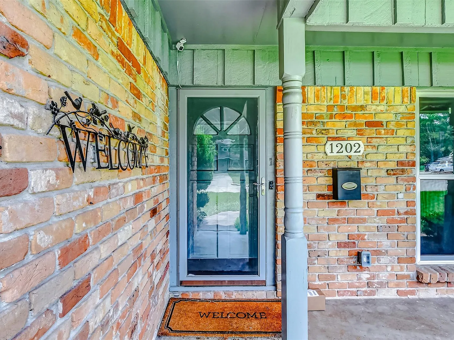 3 bed, 2.0 bath, 2014 sqft, $2,650 — Photo 2