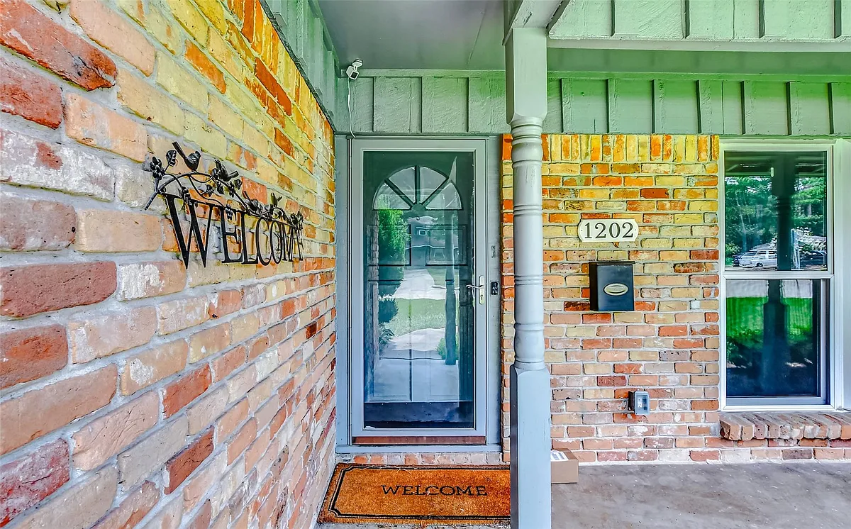 Building Photo - 1202 Shadeland Dr
