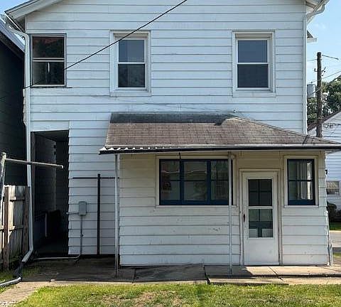 2nd image of 319 Adams St