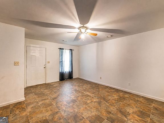 4th image of 210 Perry Railroad St