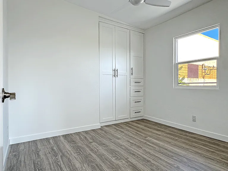 637 E 23rd St #4 — Photo 9