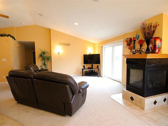 3rd image of 58217 Sommerset Place Blvd
