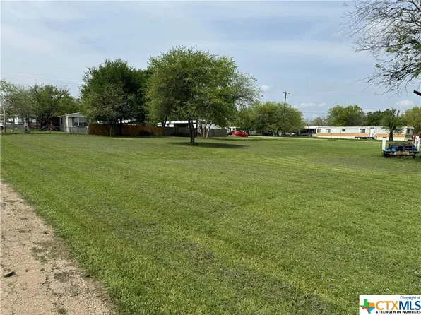 14 Quarterhorse Trl, Morgans Pt Resort, TX 76513
