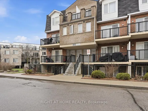 3043 Finch Ave W #1009, Toronto, ON M9M 0A4