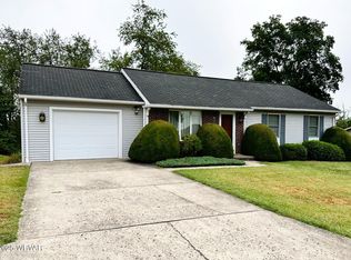 2220 Spring Grove Dr, Williamsport, PA 17701