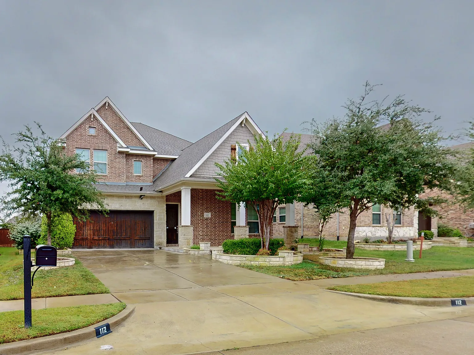 5 bed, 4.5 bath, 3705 sqft, $4,095 — Photo 2