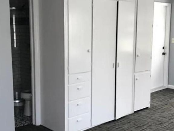 2nd image of 2077 Hollywood Dr