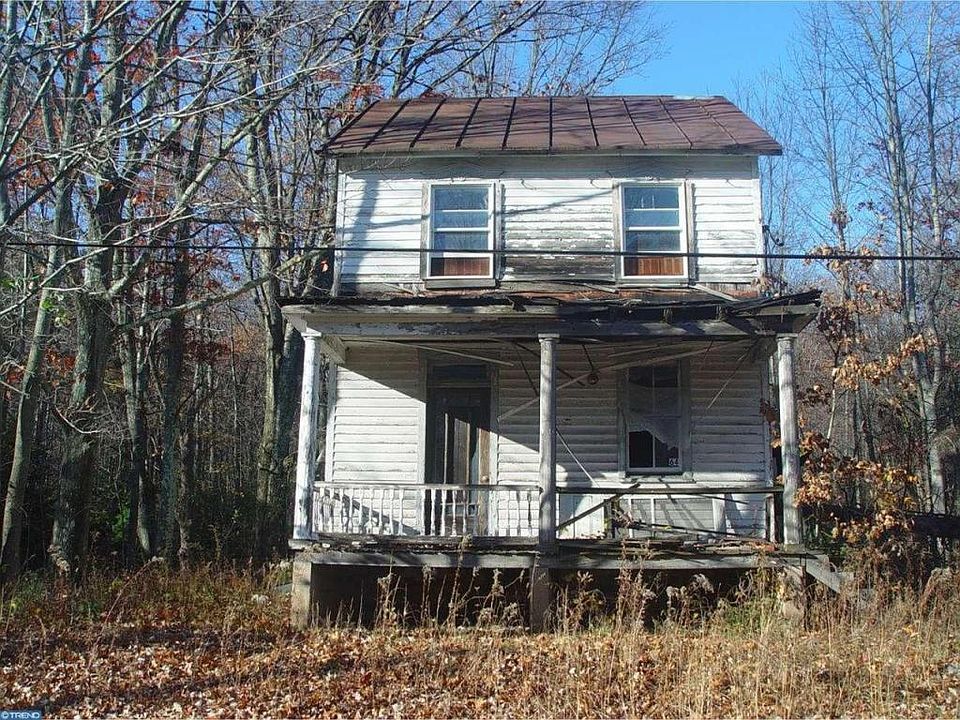 2nd image of 64 Crest St