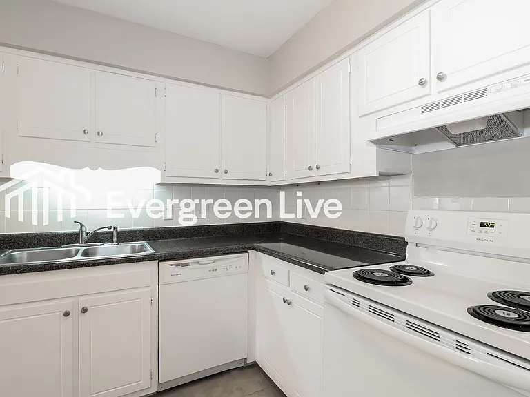 3121 Aaron Dr — Photo 7