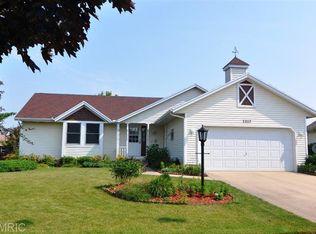 1217 Hearthstone Ct, Holland, MI 49423