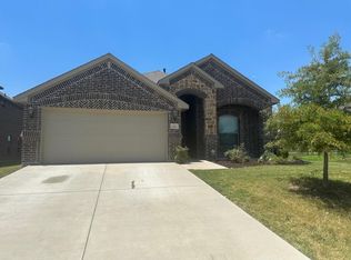 621 Roscoe Dr, Midlothian, TX 76065