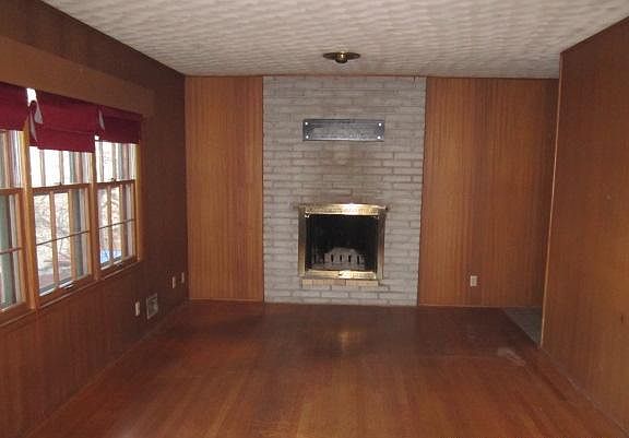 5th image of 11504 E 32nd St