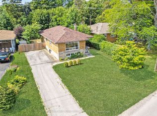 300 Burton Rd, Oakville, ON L6K 2K8