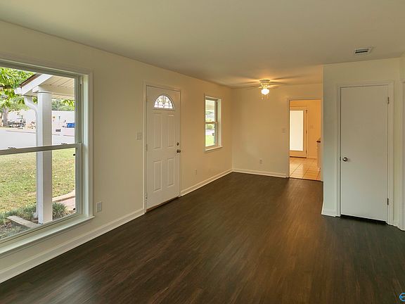 4th image of 2409 Yorkshire Dr SW