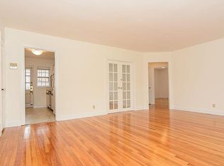 31 Hammond Pond Pkwy APT 5, Newton, MA 02467