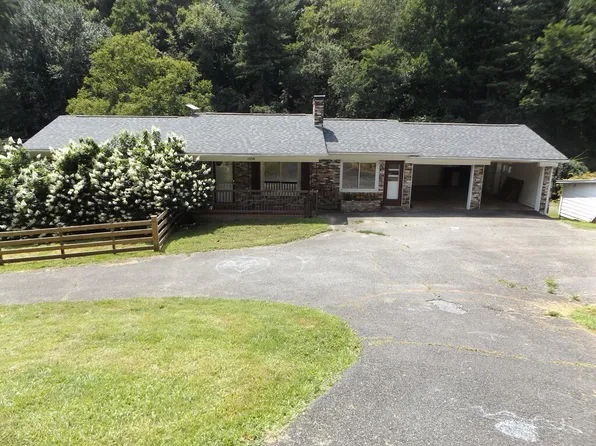 1526 Freemont Rd, Hillsville, VA 24343