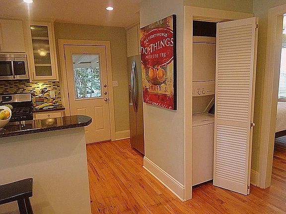 4th image of 1403 Hillside Ave #B