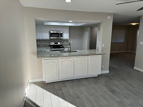 4th image of 15644 N 58th Ave