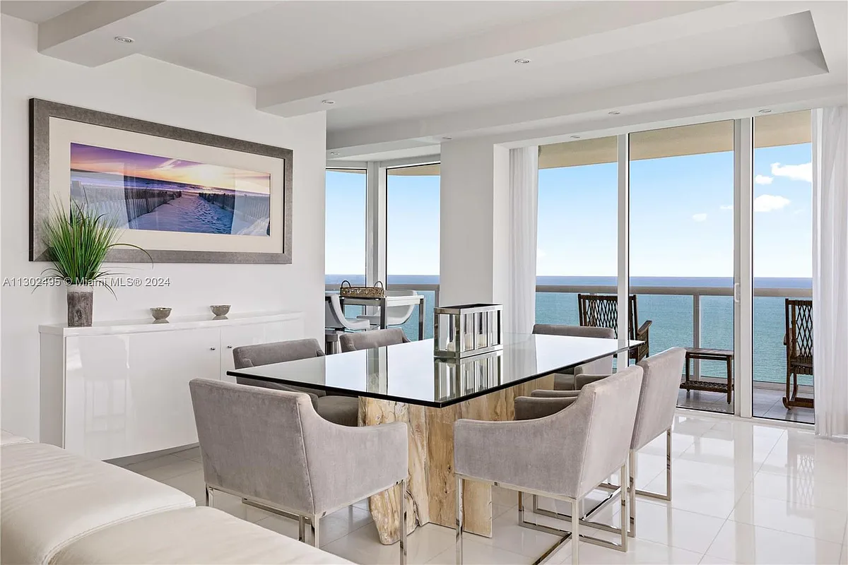 Building Photo - 6365 Collins Ave #3803