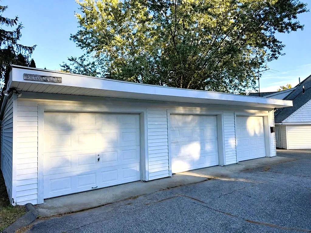 4 bed, 2400 sqft, $2,600 — Photo 4