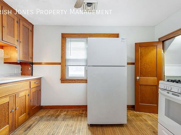 3rd image of 227 Barnard St