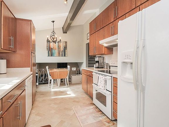 5th image of 21861 Sherwood Dr